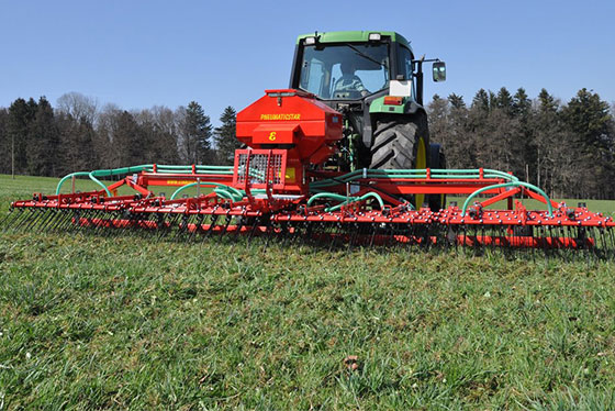 einboeck gruenlandpflege rasen feld bodenbearbeitung